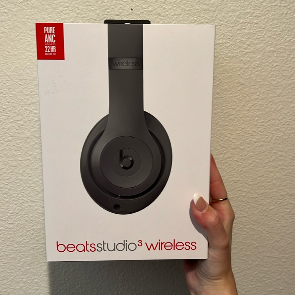 Beats Studio 3 wireless headphones (no cord)